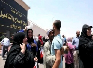 عفو رئاسي عن 1027 نزيلاً بمناسبة ذكرى 30 يونيو.. والمفرج عنهم يبدأون حياة جديدة من داخل مراكز الإصلاح